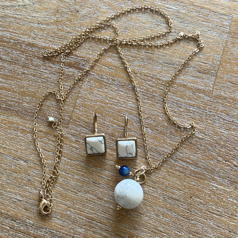 Gold-Tone White Howlite Pendant Necklace and Earring Set